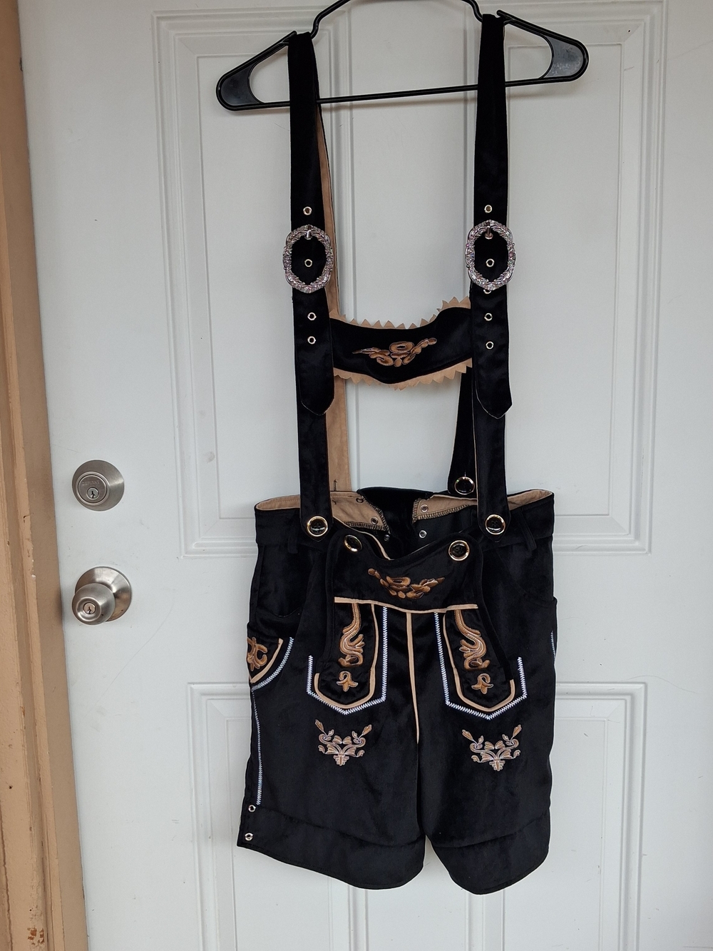 Black Embroidered Lederhorsen